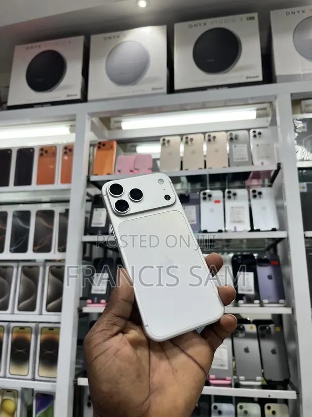 Apple iPhone 17 Pro Max 256 GB Silver · Photo 1