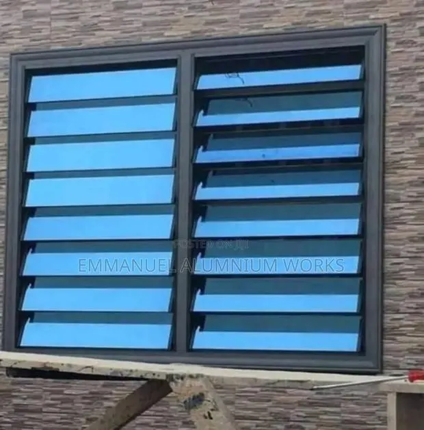C20 Aluminium Luvers Window · Photo 1