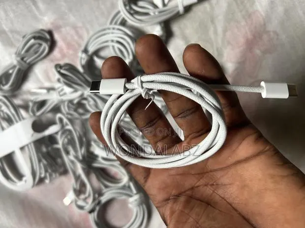 Apple USB C to USB C Cable · Photo 1