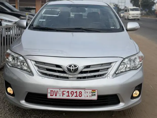 Toyota Corolla LE 4dr Sedan (1.8L 4cyl 4A) 2012 Silver · Photo 1