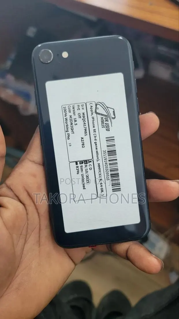 Apple iPhone SE (2022) 64 GB Black · Photo 1