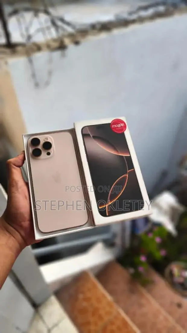 Apple iPhone 16 Pro Max 256 GB Gold · Photo 1