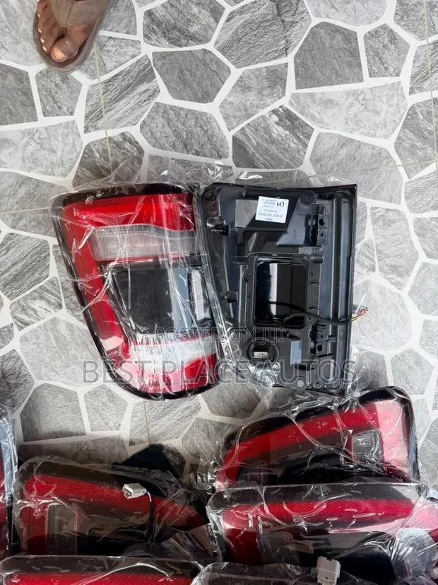 Dodge Ram 2021 Taillight · Photo 1