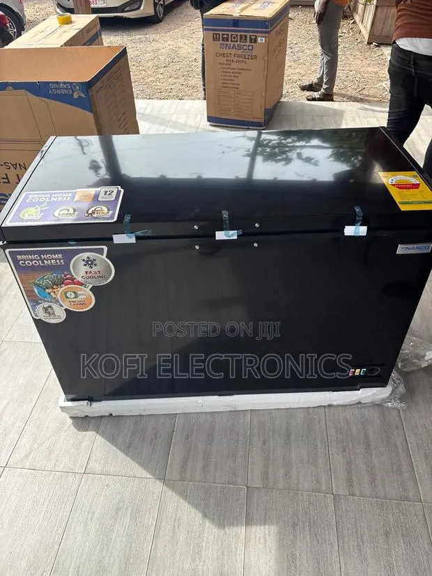 Nasco 400l Durable Chest Freezer Black Series · Photo 1