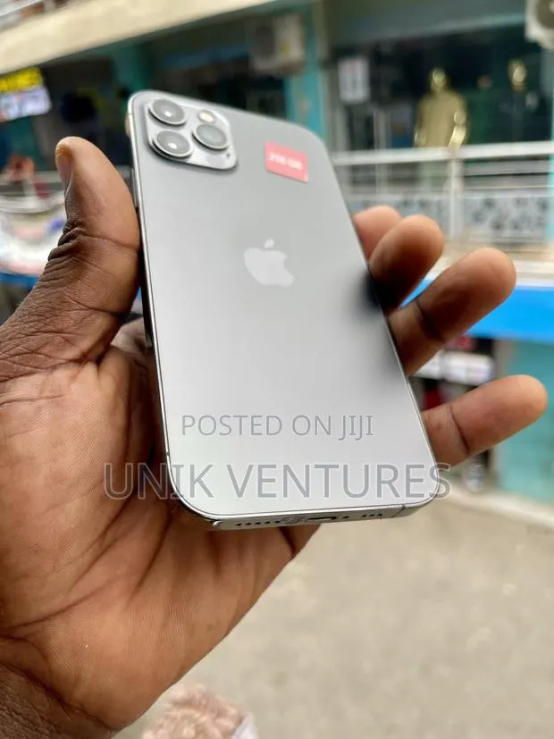 Apple iPhone 12 Pro 256 GB Gray · Photo 1