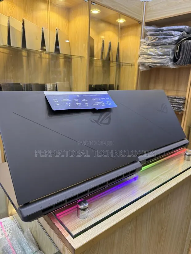 New Laptop Asus ROG Strix G16 16GB Intel Core Ultra 9 SSD 1T · Photo 1