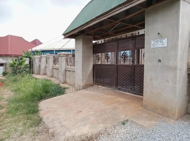 6bdrm House in 6 Bedrooms House For, Kumasi Metropolitan for sale · Photo 1
