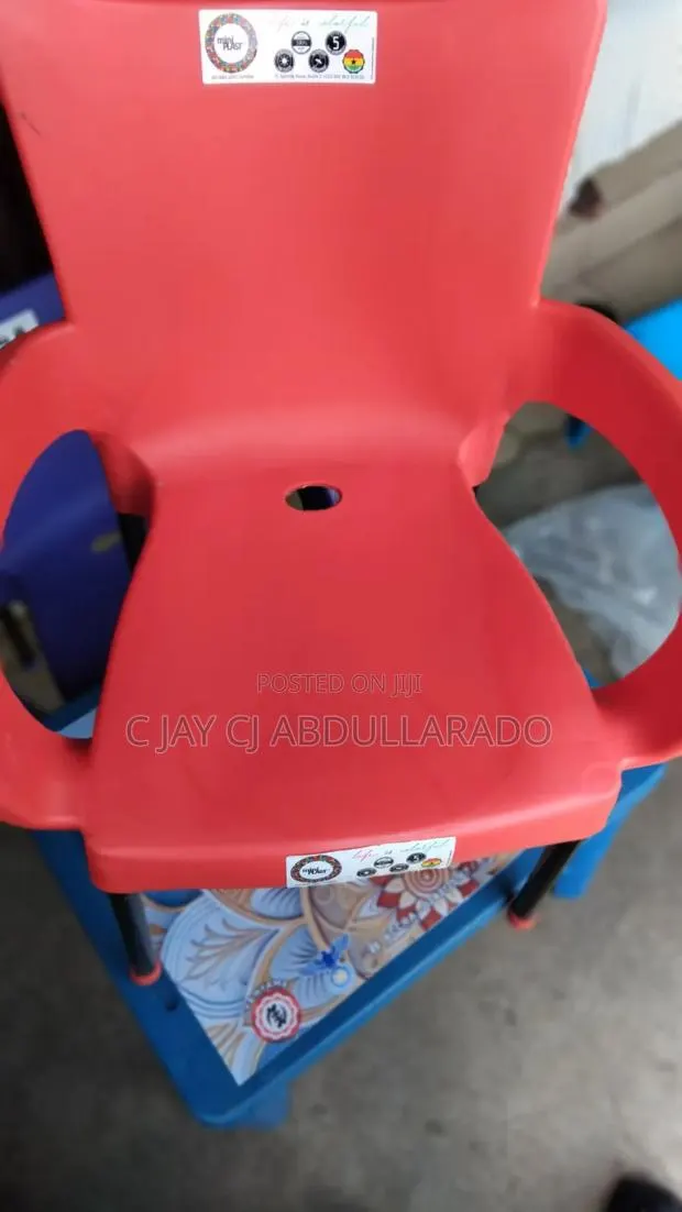 Kiddies Chairs With Metal Legs and Table With Design · Photo 1