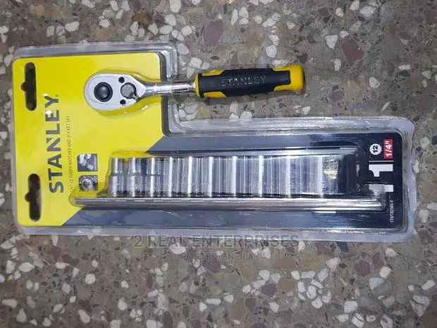 Stanley 1/4" 11 Piece Ratchet and Socket Set · Photo 1