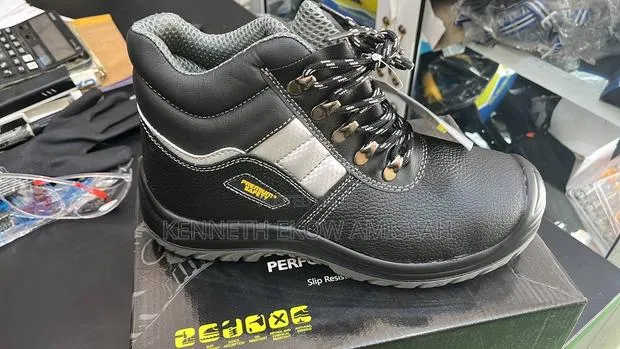 Safety Footwear · Photo 1