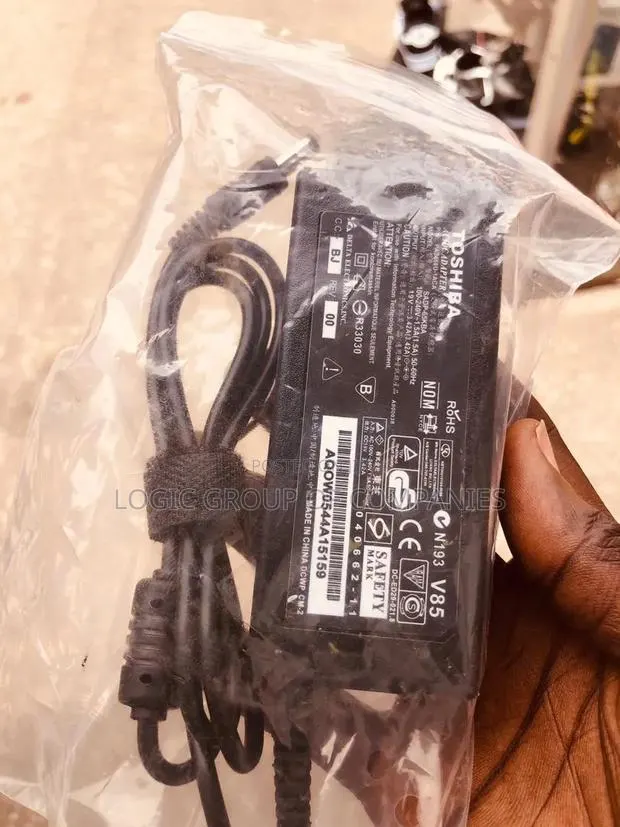 Toshiba Adapter 19v · Photo 1