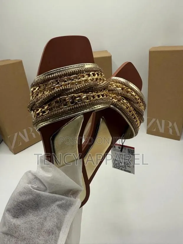 Zara Slippers · Photo 1