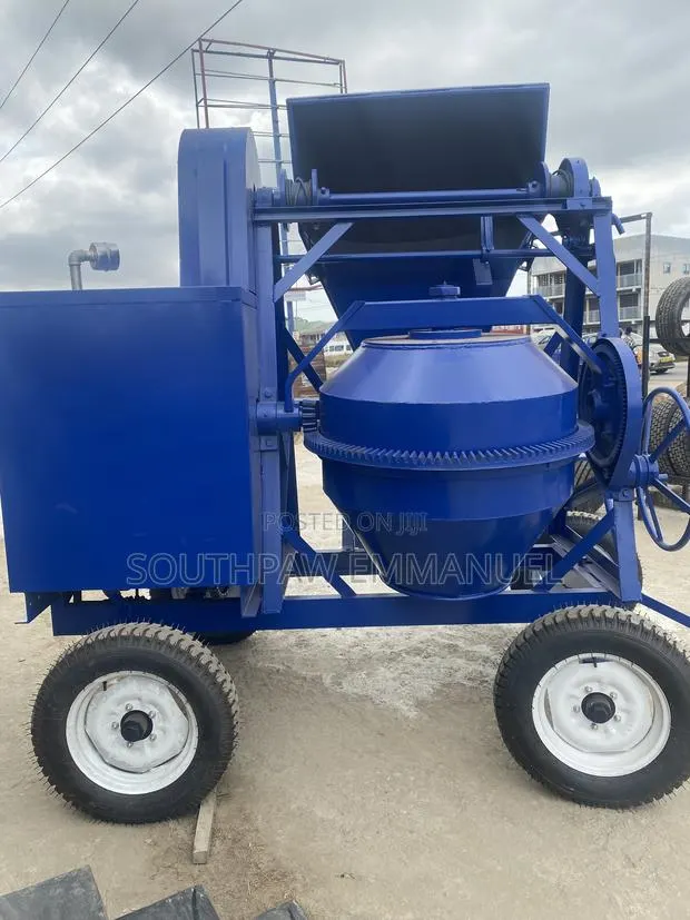 Self Loading Concrete Mixer · Photo 1