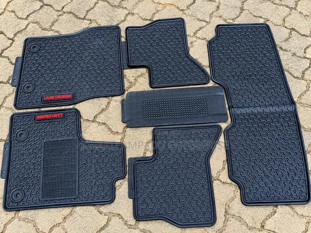Toyota Land Cruiser Floor Mats – Heavy Duty 3D Rubber · Photo 1