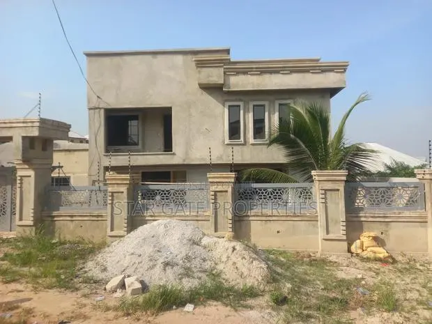 5bdrm House in Kenyasi Bosore, Kumasi Metropolitan for sale · Photo 1