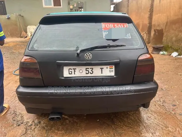 Volkswagen Golf 2000 Black · Photo 1