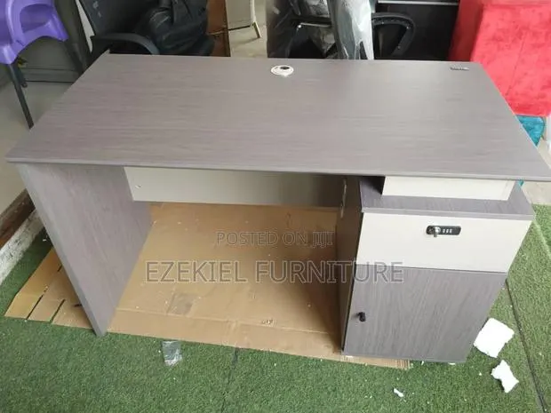 Office Desk · Photo 1