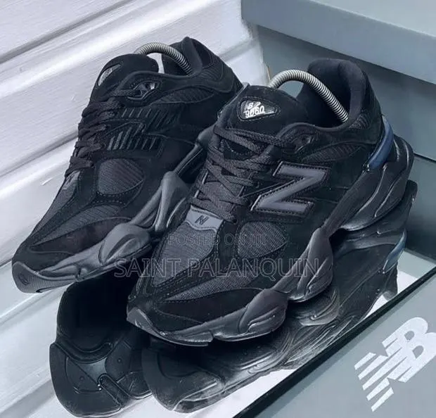 Black New Balance 9060 · Photo 1