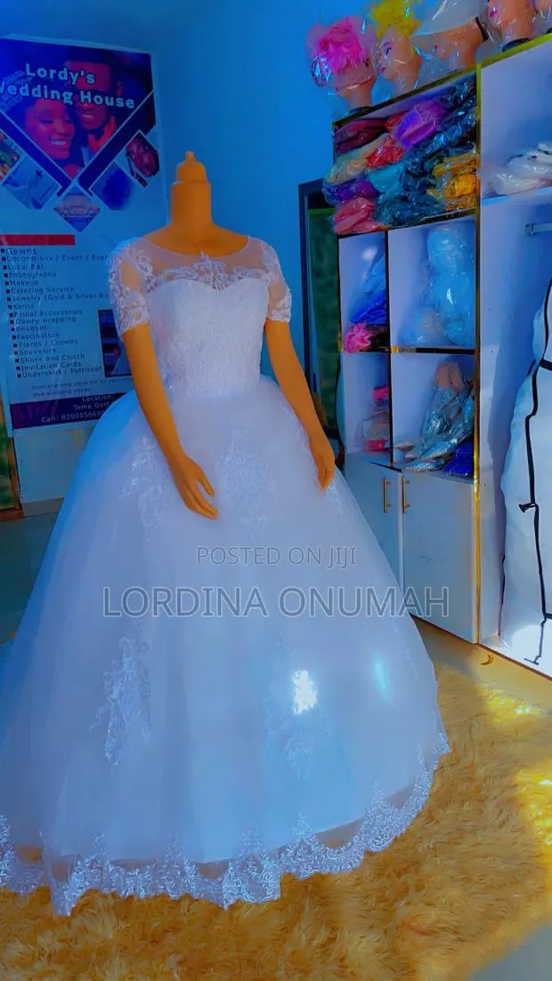 Wedding Gown · Photo 2
