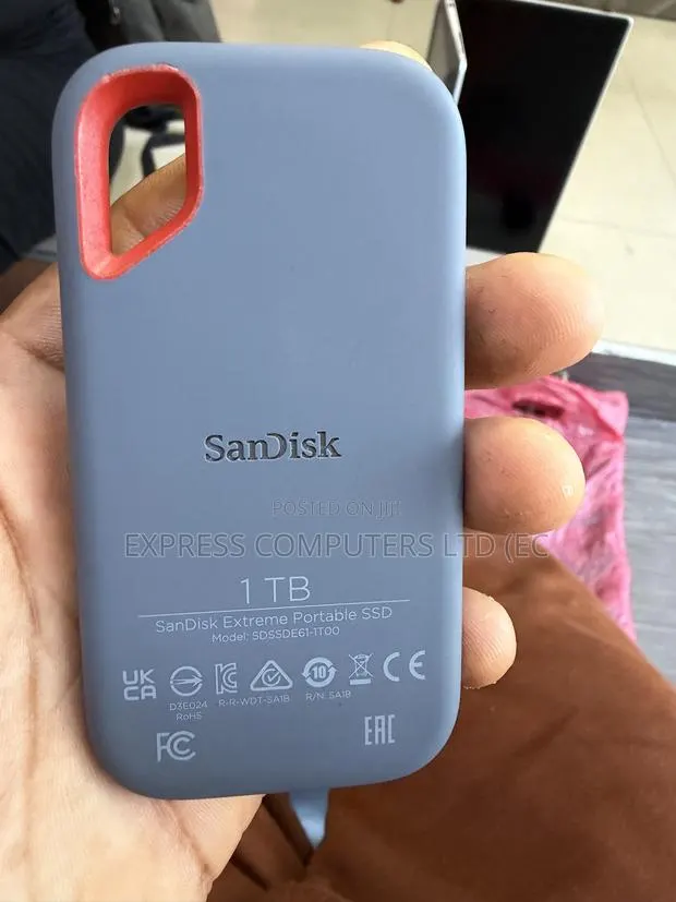 Sandisk Extreme Portable 1TB External SSD Original SPEED 1050 MB/s · Photo 1