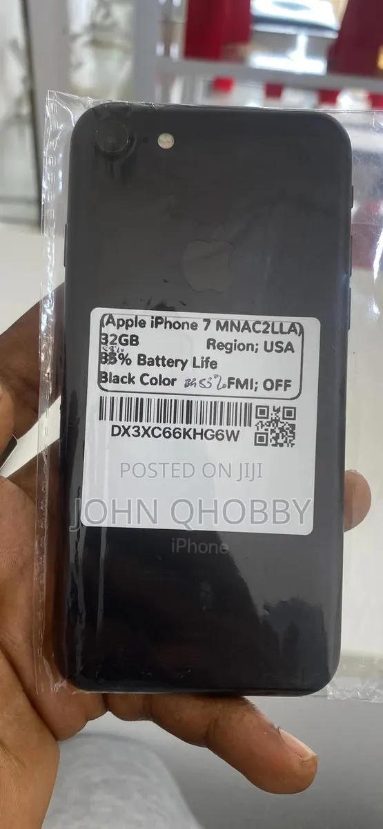 Apple iPhone 7 32 GB Black · Photo 1