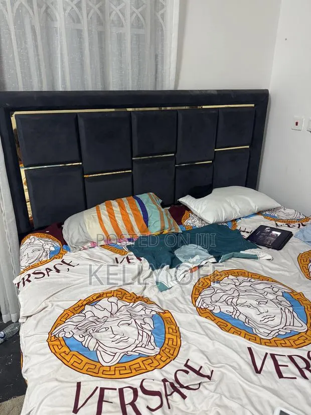 Bed Frame Queen Size · Photo 1
