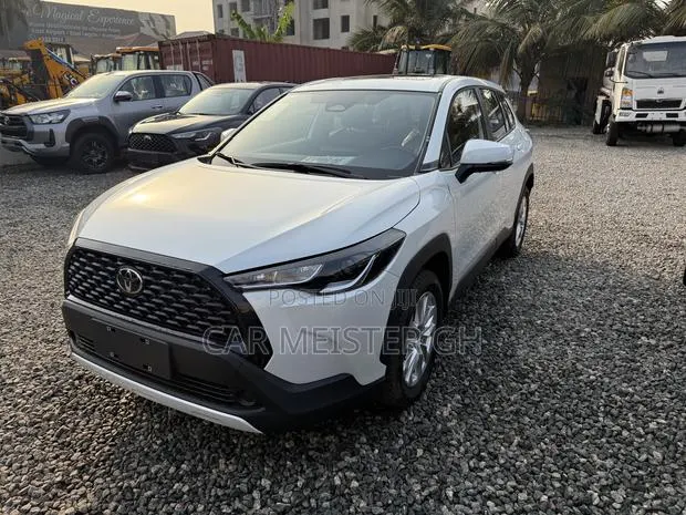 New Toyota Corolla Hybrid LE 2025 White · Photo 1