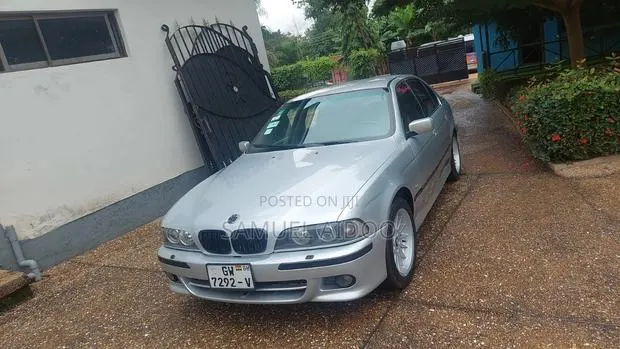 BMW 520i 2005 Silver · Photo 1