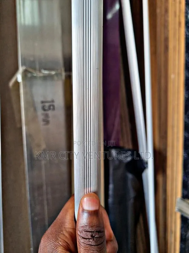 Wardrobe Bar Hanger · Photo 1