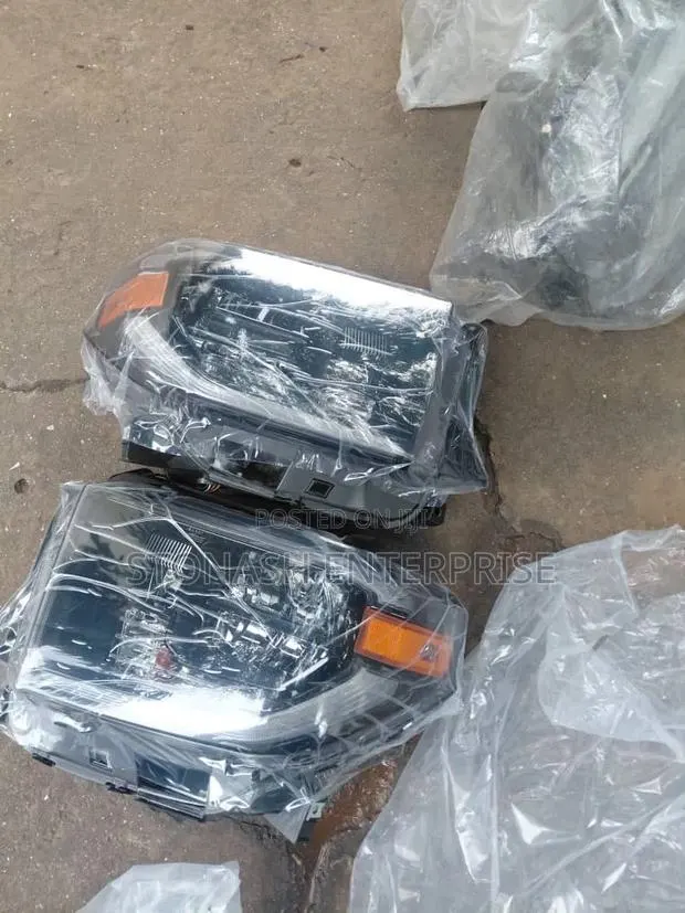 Toyota Tundra 2018 Head Light Led · Photo 1