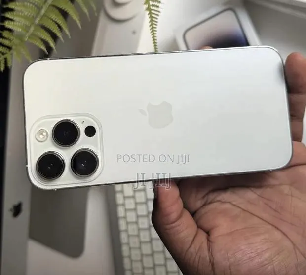 Apple iPhone 14 Pro Max 256 GB White · Photo 1