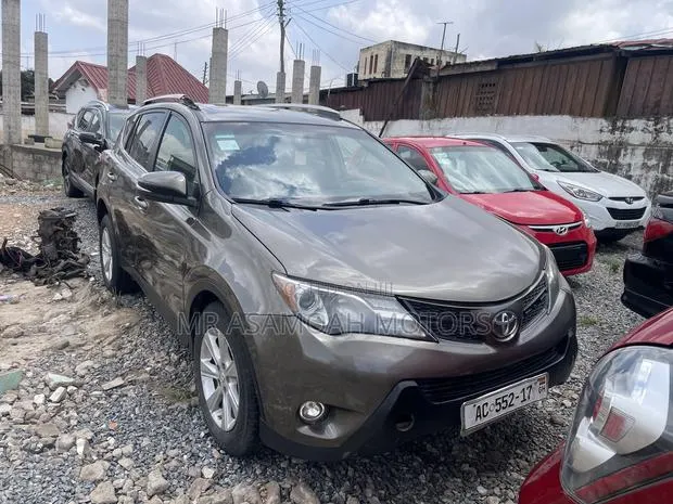 Toyota RAV4 XLE AWD (2.5L 4cyl 6A) 2013 Gray · Photo 1