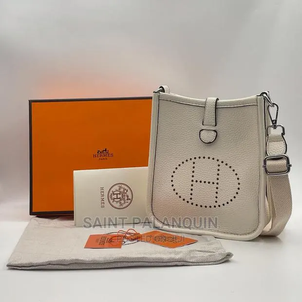 Hermes Shoulder Bags · Photo 1