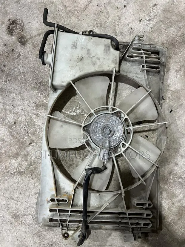 Toyota Corolla 2003 2004 2005 2006 2007 Radiator Fan (Cooling Fan) · Photo 1