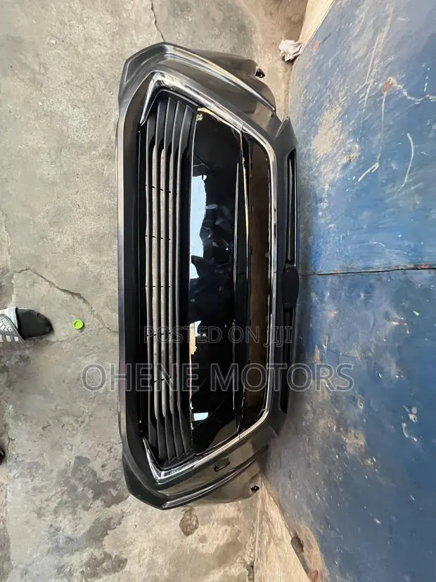 Toyota IA 2018-2019 Front Bumper Complete Available · Photo 1