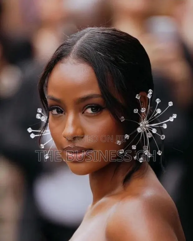 Statement Earrings · Photo 1