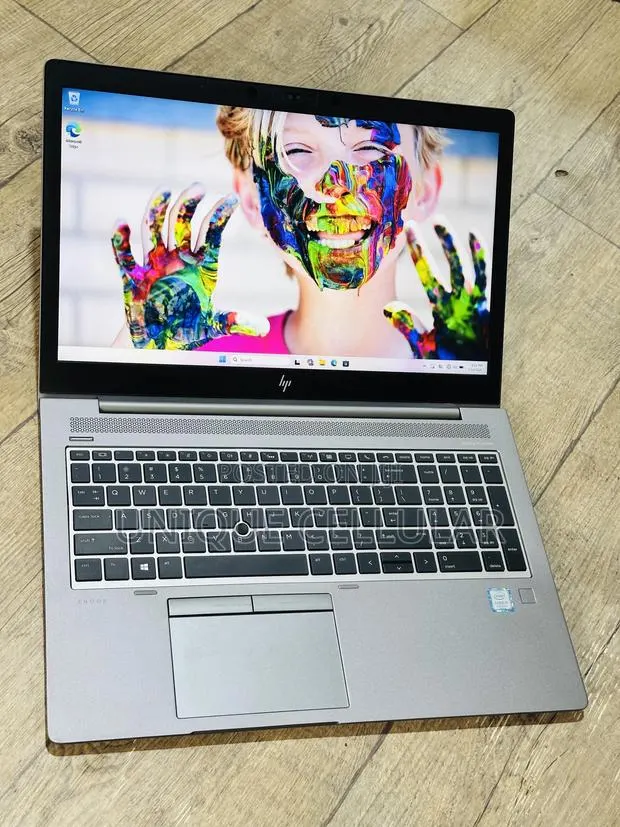 Laptop HP ZBook 15u G5 16GB Intel Core i7 SSD 256GB · Photo 1