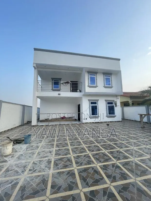 3bdrm Duplex in Bn Estate, Pokuase for sale · Photo 1