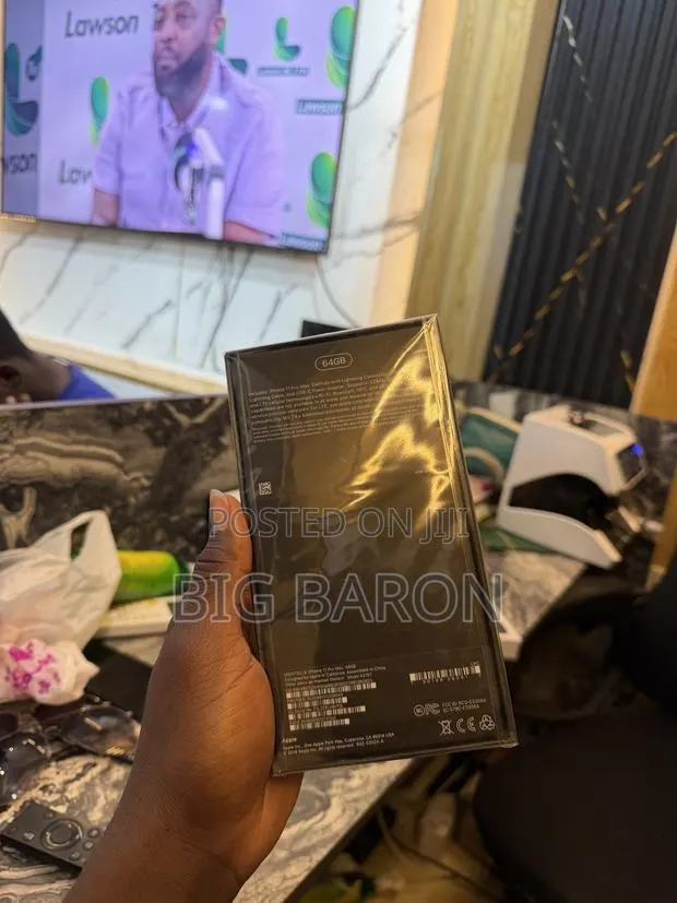 Apple iPhone 11 Pro Max 64 GB Green · Photo 1