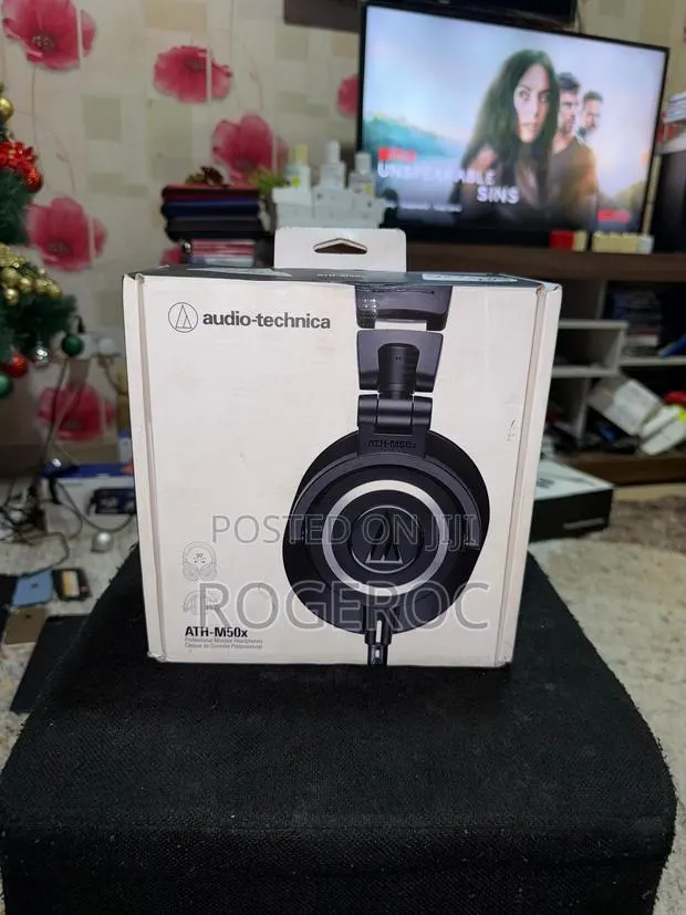 Audio-Technica Ath-M50x Professional Studio Monitor Headphones · Photo 1