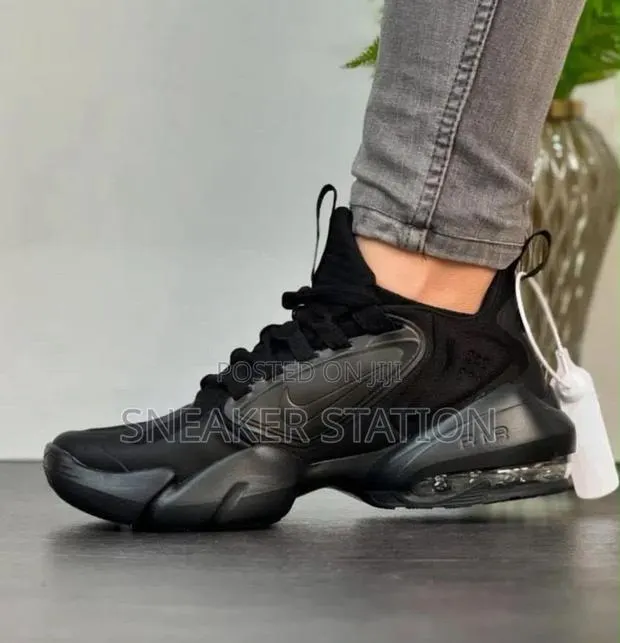 Nike Air Max Alpha Savage · Photo 2