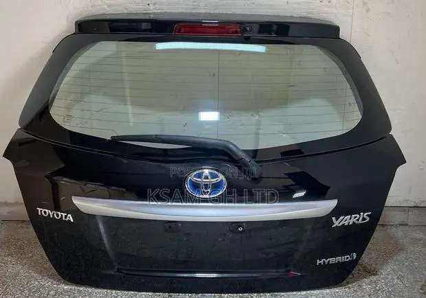 Toyota Vitz 2012 Back Boot · Photo 1