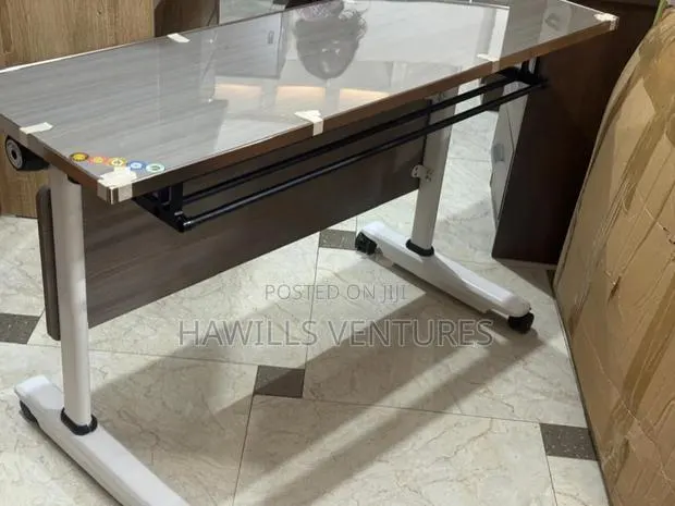 Simple Foldable Table · Photo 1