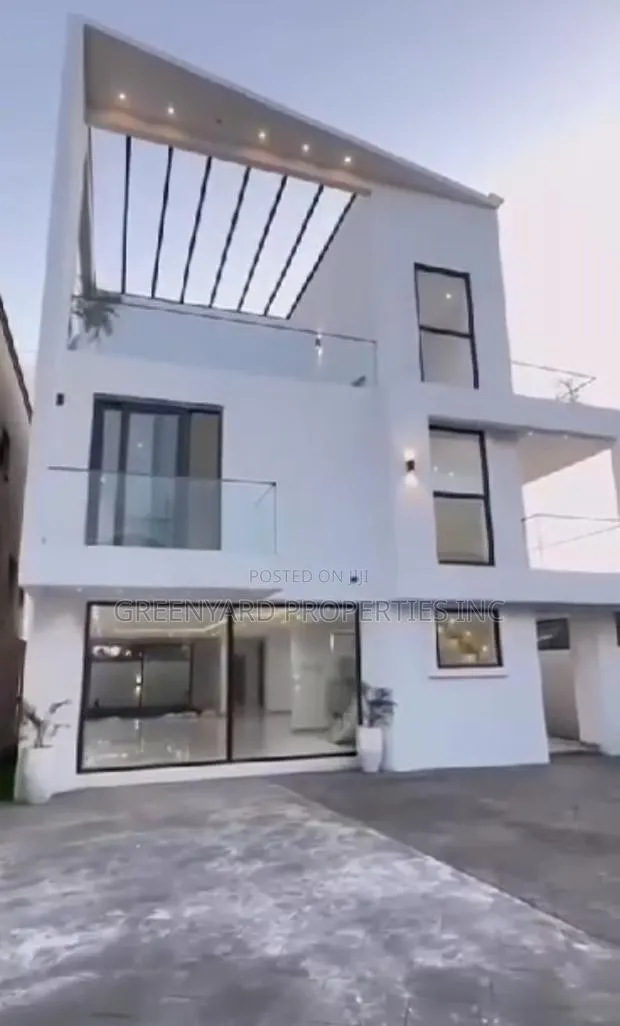 4bdrm Duplex in American House, East Legon for sale · Photo 1