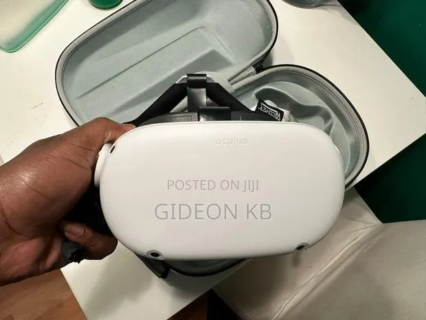 Meta Quest 2 128GB - Advanced All-in-One Virtual Reality Headset · Photo 1