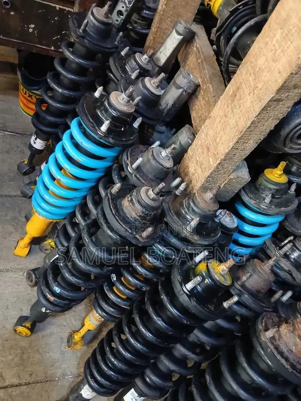 Toyota Hilux 2012 to 2020 Front Shocks · Photo 1