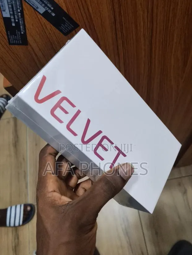 New LG Velvet 128 GB Gray · Photo 1