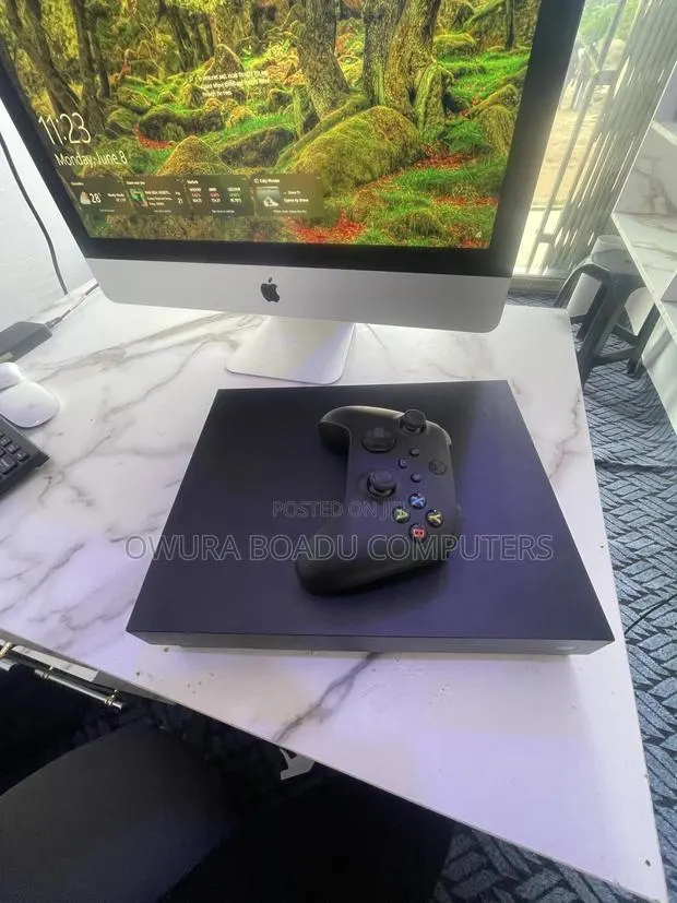 Xbox One X · Photo 1