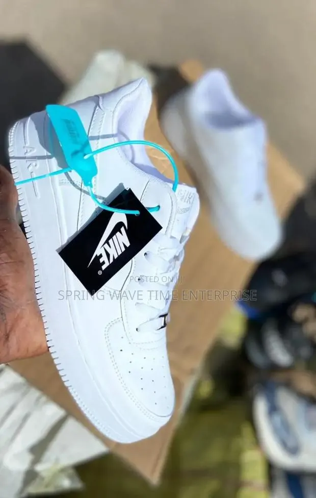 Nike Adults Airforce 1 Sneakers · Photo 1