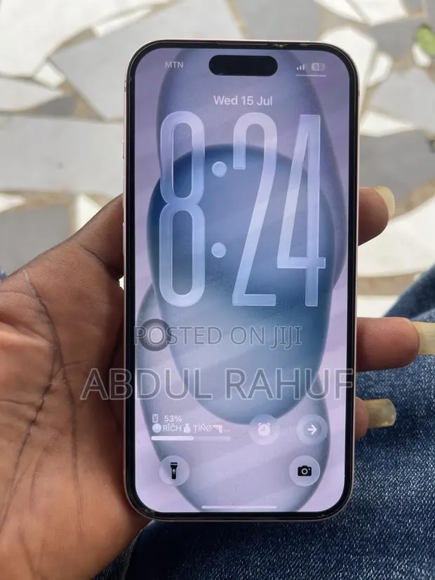 Apple iPhone 15 128 GB Pink · Photo 1